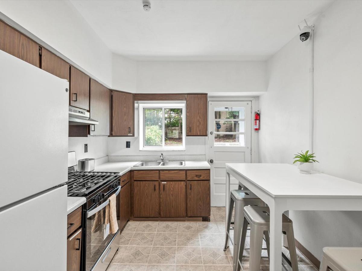 Oakland/university @a Spacious & Modern Private Bedroom With Shared Bathroom Privatunterkunft Pittsburgh